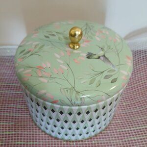 New La Jolie Muse White Tea, Soy, Double Wick Candle-Hummingbird Tin